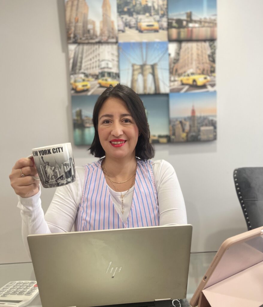 LADY VELASQUEZ